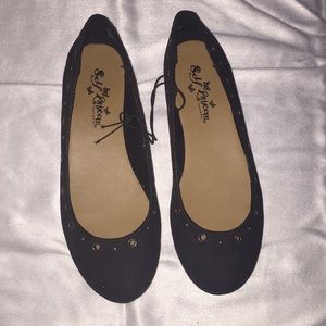 NEW black flats